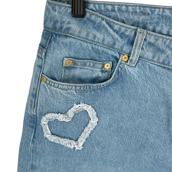 Escada Sport Light Wash Distressed Fringe Heart Released Hem Sexy Boyfriend Jean - Picture 3 of 15